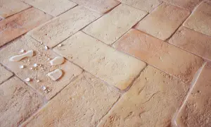 Pavimento in cotto con macchie d'acqua. Cerco rimedi per ho rovinato pavimento in cotto.