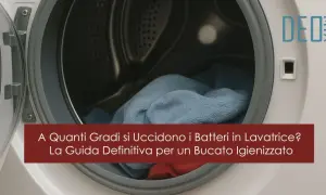 Lavatrice aperta con panni all'interno. Guida per capire la differenza tra igienizzante e disinfettante lavatrice per un bucato igienizzato.