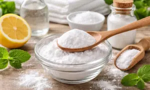 Bicarbonato di sodio, limone e menta: ingredienti naturali per mille usi in casa e per la cura personale.