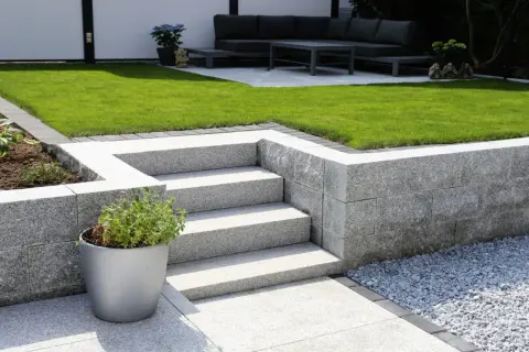 Scale in pietra naturale, perfette per un giardino moderno. Scopri come pulire scale in pietra naturale per mantenerle sempre splendenti.