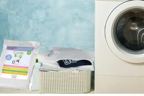 Sacchetti per lavatrice per capi colorati, proteggono i tessuti delicati e prevengono trasferimenti di colore.