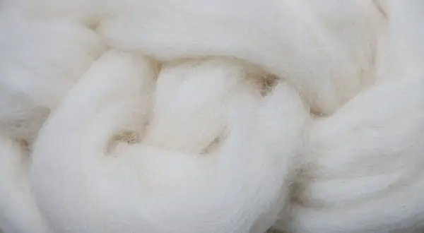 Fresco lana, morbido e soffice, ideale per creare capi caldi e naturali.