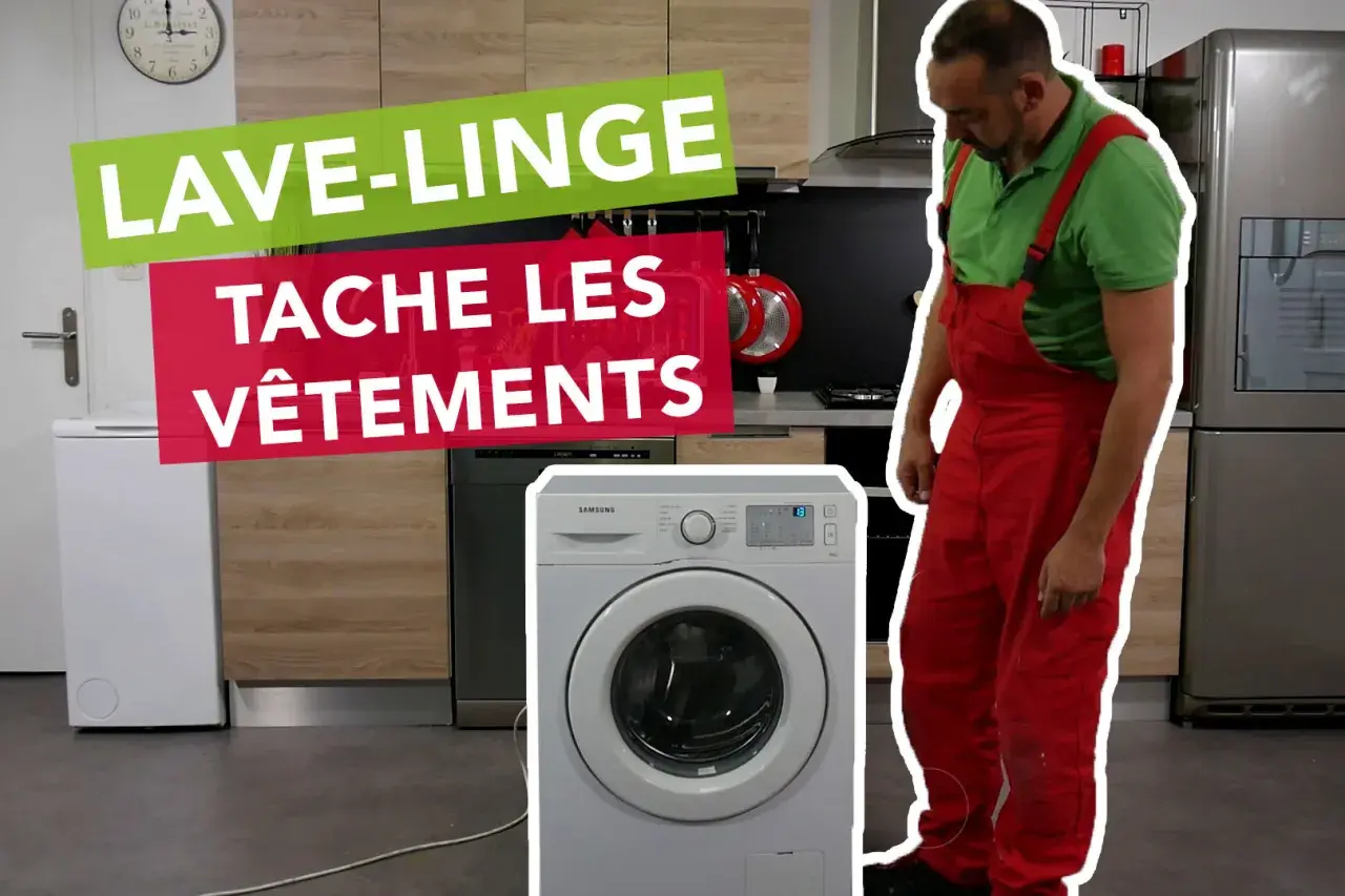 Un uomo in tuta rossa guarda una lavatrice. Testo sovrapposto: "LAVE-LINGE TACHE LES VÊTEMENTS".