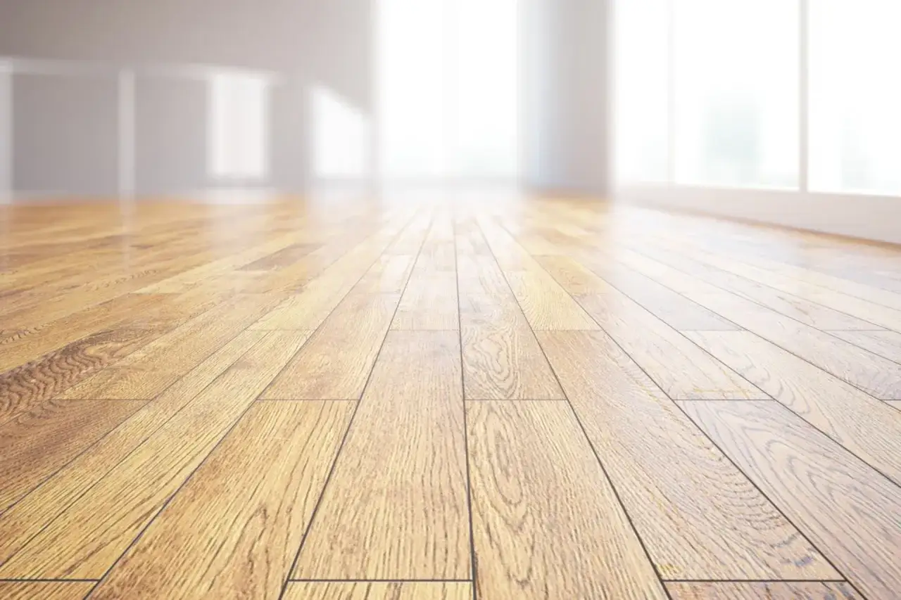 Parquet lucido e pulito dopo i lavori, pronto per essere vissuto.